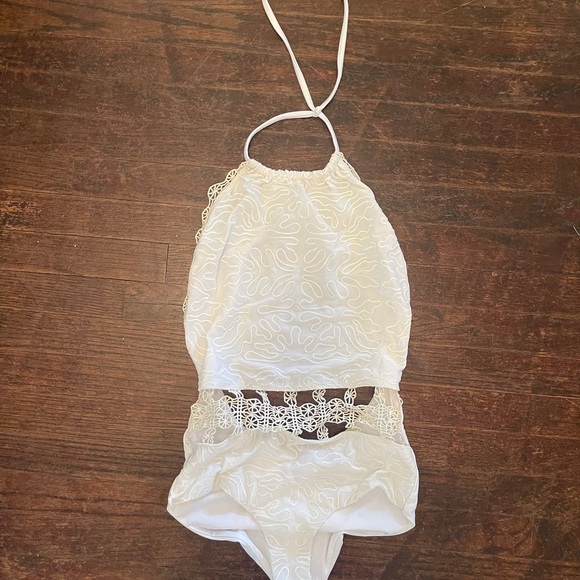 Beach Riot Halter One Piece - Picture 5 of 6